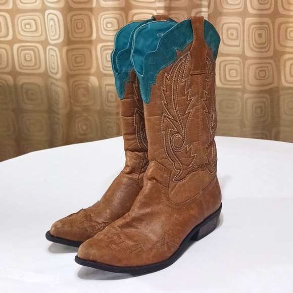 Coconuts by Matisse Shoes Coconuts Cowboy Boots Poshmark